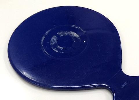 かすれたロゴマークと右下には「JAPAN」の文字が見えます。