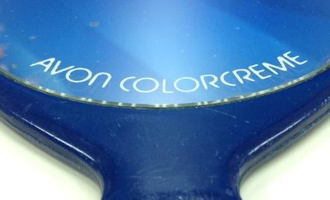 表側ではなくバック印刷されたブランド名