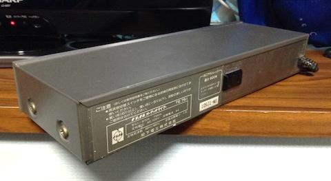 真ん中にコンセント1つという潔さ!w