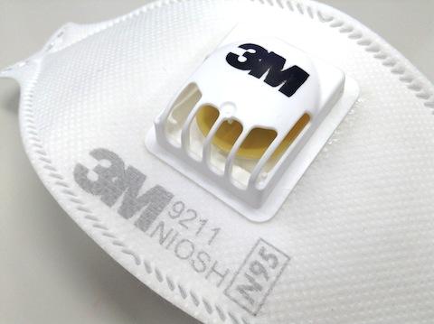 この排気弁(カバー)があるだけでかなり仰々しくなります^_^;