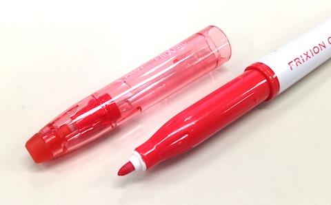 パッと見は普通のサインペンです。