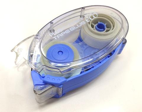 テープの交換は上のフタを持ち上げると本体が下側にズレて外れます。