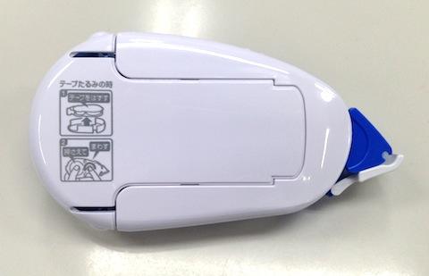 裏側は白で、テープの交換方法が印刷されています。