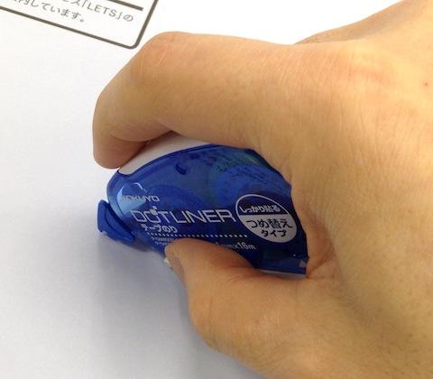 ゆっくり引いてノリを転写します。