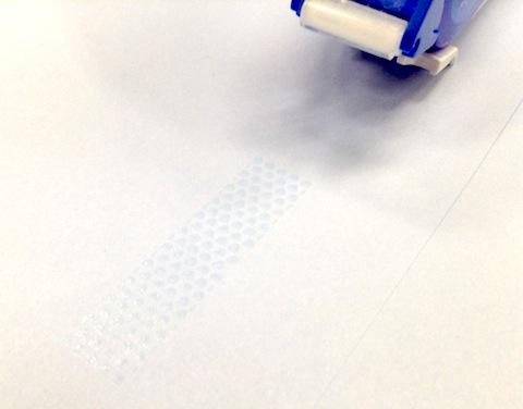 ちょっと見えにくいですが、ドット状のノリが転写されています。