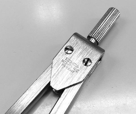 脚それぞれに軸があります。