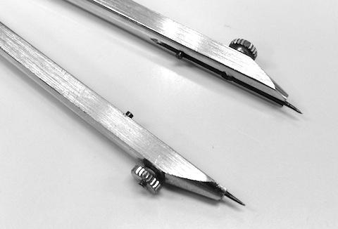 針は収納が可能、L形なので抜け防止にもなっています。