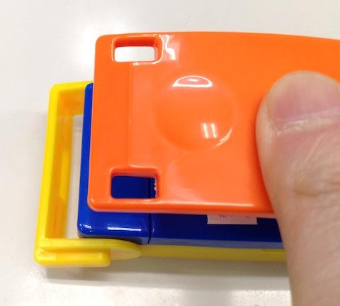 上部に小窓と目安ラインが入っています。