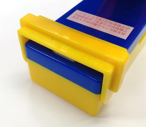 通常は安全カバーが掛かっています。