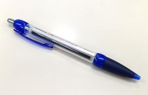 一見、どこにでもありそうな普通のボールペンです。