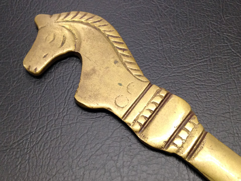 馬の頭部のアップ