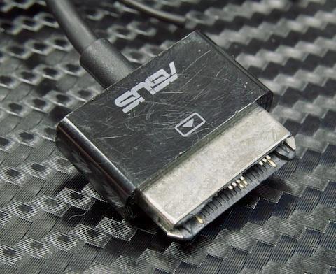 あわわわ、こりゃ酷い!中の端子が折れてる...