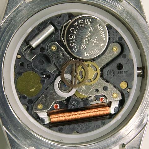 よく見るとETAの刻印が入っています。