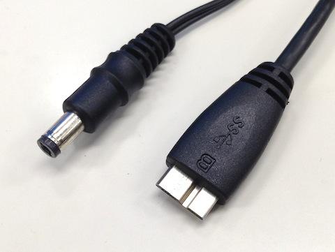 電源(左)とUSBコネクタ(右)