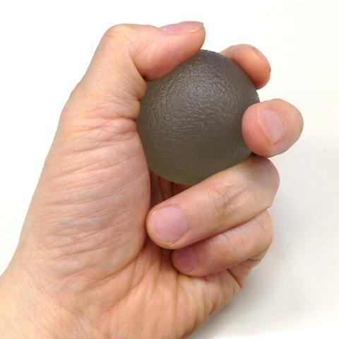 ゴルフボールより一回り大きい5cmサイズです。