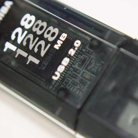 一時期、中の基板が見えるスケルトンタイプのものが流行りまたよね。