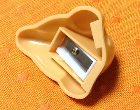 刃の作りなどは普通の鉛筆削りと同じです。