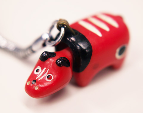 よ見ると前足の上の模様が消えてますね。