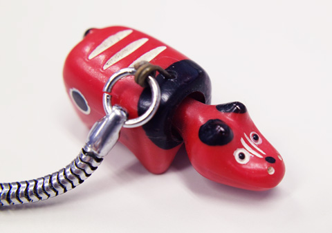 軸はそのまま背中に飛び出てそこにチェーンが付けられます(合理的!)