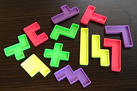 ペントミノと呼ばれる12個のピース