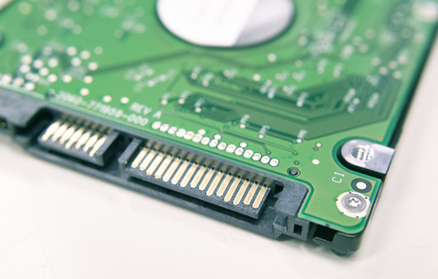 IDEの突き出たPINより何となく安心できますねw