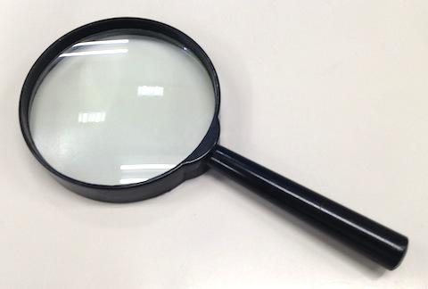 虫眼鏡といったらやはりこのカタチでしょう。