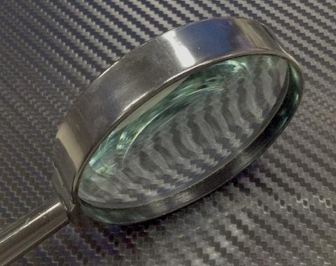 いかにもガラスレンズといった色です。コーティングなどは一切無しです。