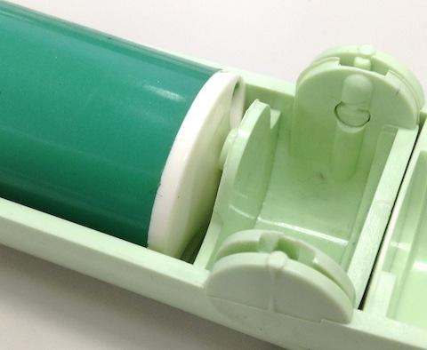 ローラーの軸が外れて食い込んだ状態