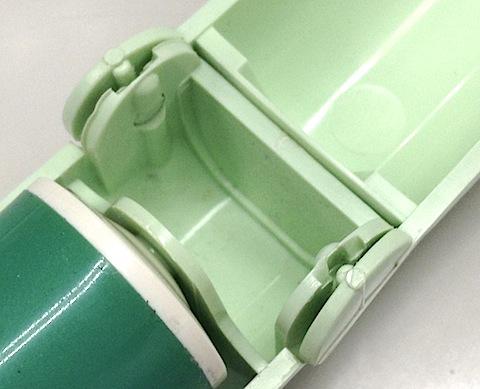 ヒンジ部分の精度が。。。