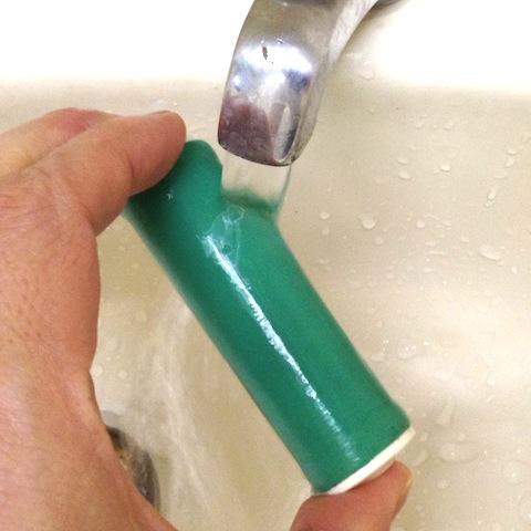 ローラー部分のみ外して丸洗いできます。