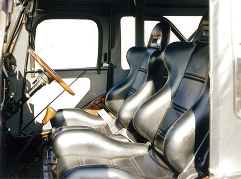 車内にJEEP表記はあったかな? もう覚えていないや^_^;