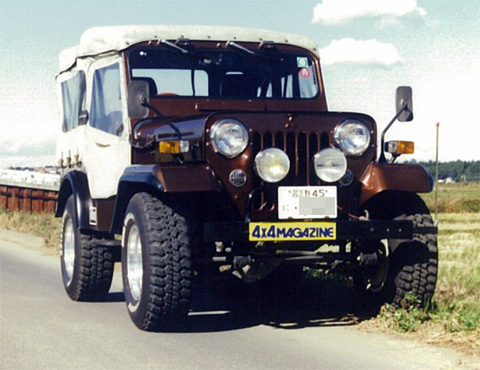 フロント側は三菱のプレスマークのみとなります。