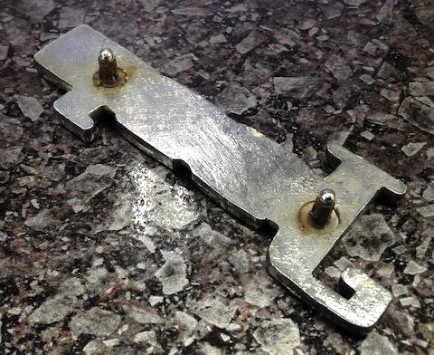 裏側はあまり奇麗に仕上げられていませんね。。。