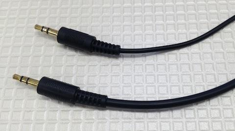 上が本製品のコードで下がSE-M390です。