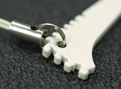 スリットへの差し込み具合で角度が変えられるらしいです。