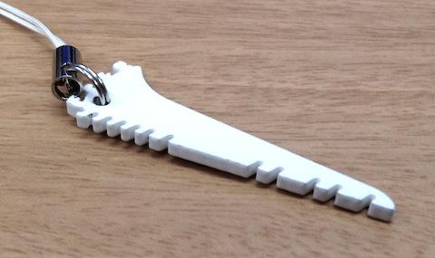 片側がギザギザしてます。