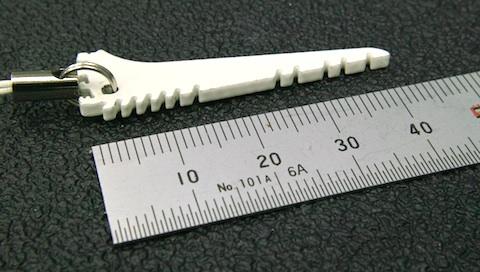 4cmくらいの長さです。