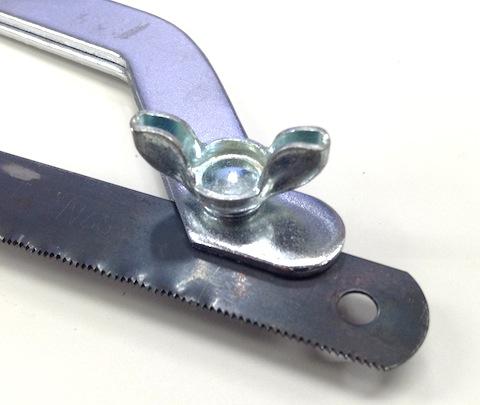 締めやすい定番の蝶ねじを採用(まぁ普通ですねw)