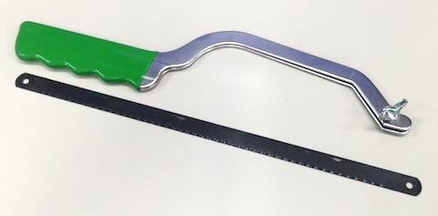 最短状態ではグリップの部分に9cmくらい刃が入り込んでいます。