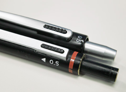 ノックボタンのデザインは違いますが、明らかにw (奥が本製品です)