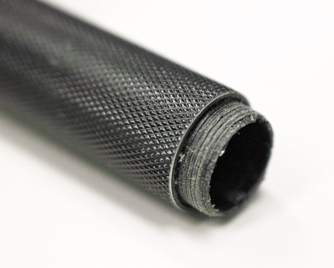 外側は金属ですが、中はボソボソした樹脂製です。。。