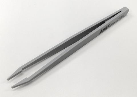 グレーのマット仕上げです。