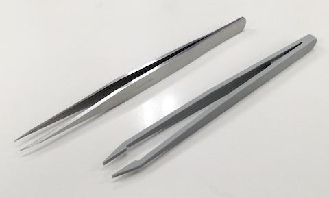 ステンレス製ピンセットとの比較。