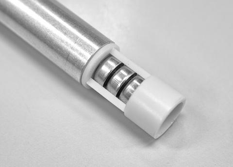 シンプルでスッキリとした収まり具合のボタン電池