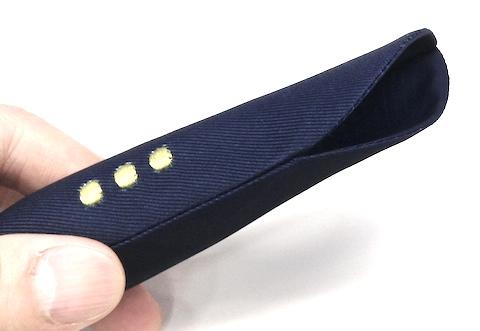 ワンポイントの刺繍と開口部