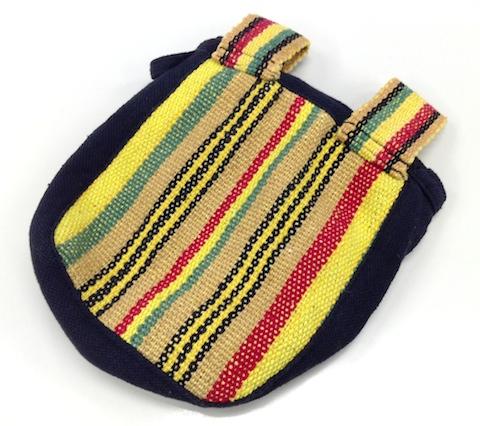 ウラ側は何も無いシンプルな作りとなっています。