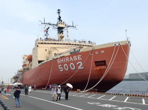 と気象観測船「しらせ」