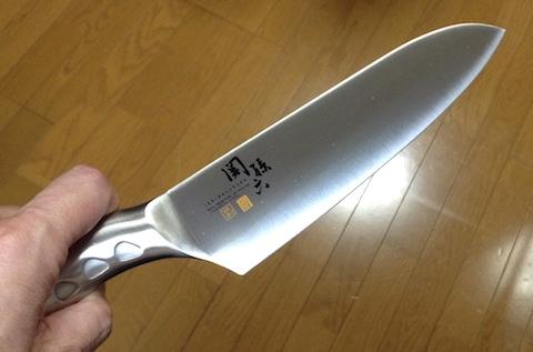 キラーン! あっ、こうやって見るとグリップがスコップみたいw