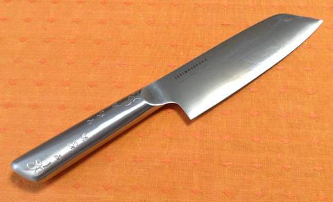 シンプルな形状のオールステンレス包丁です。