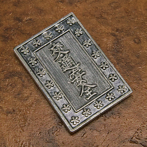 黒ずんだ感じにしてみました。ちょっとテキトー過ぎたか^_^;